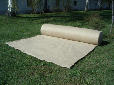Netkaná JUTOVÁ textília "filc" 300 g/m², 1 m x 30 m, bio-rozložiteľná Netkaná JUTOVÁ textília "filc" 300 g/m², 1 m x 30 m, bio-rozložiteľná