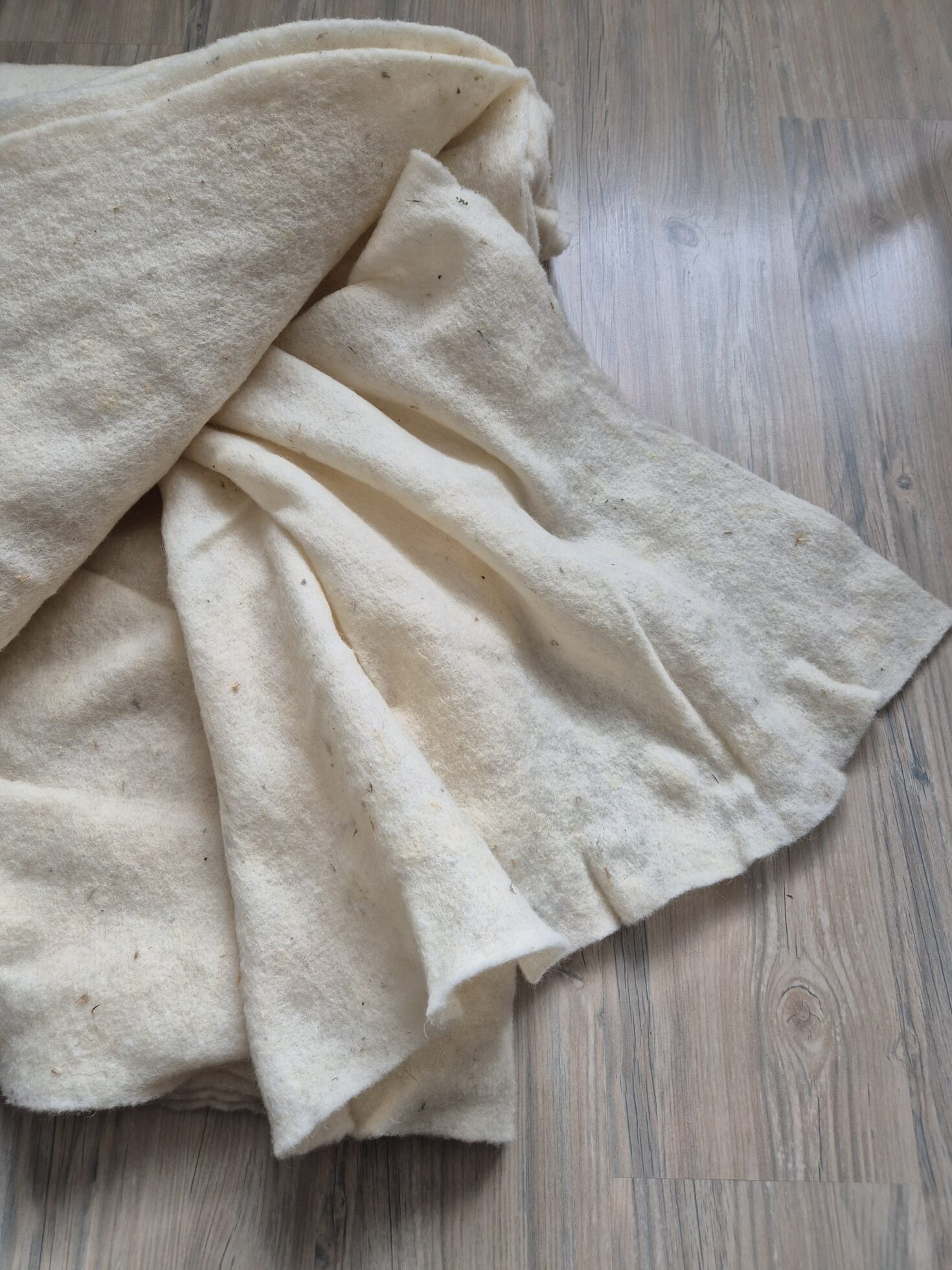 Netkaná textília z VLNENÉHO vlákna, ochrana rastlín 150 g/m²